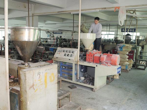 包胶织带加工现场